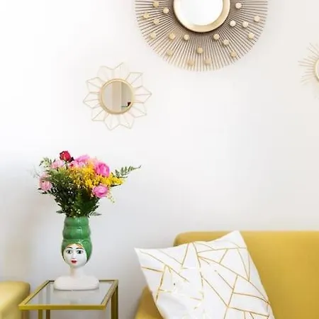 Idyllia - Bright And Modern Roma